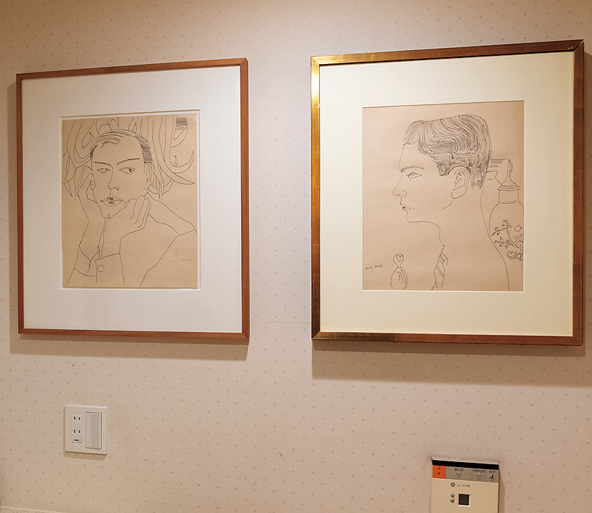 アンディ・ウォーホルの『Steven』(左)と『Portrait of a Man』(右)