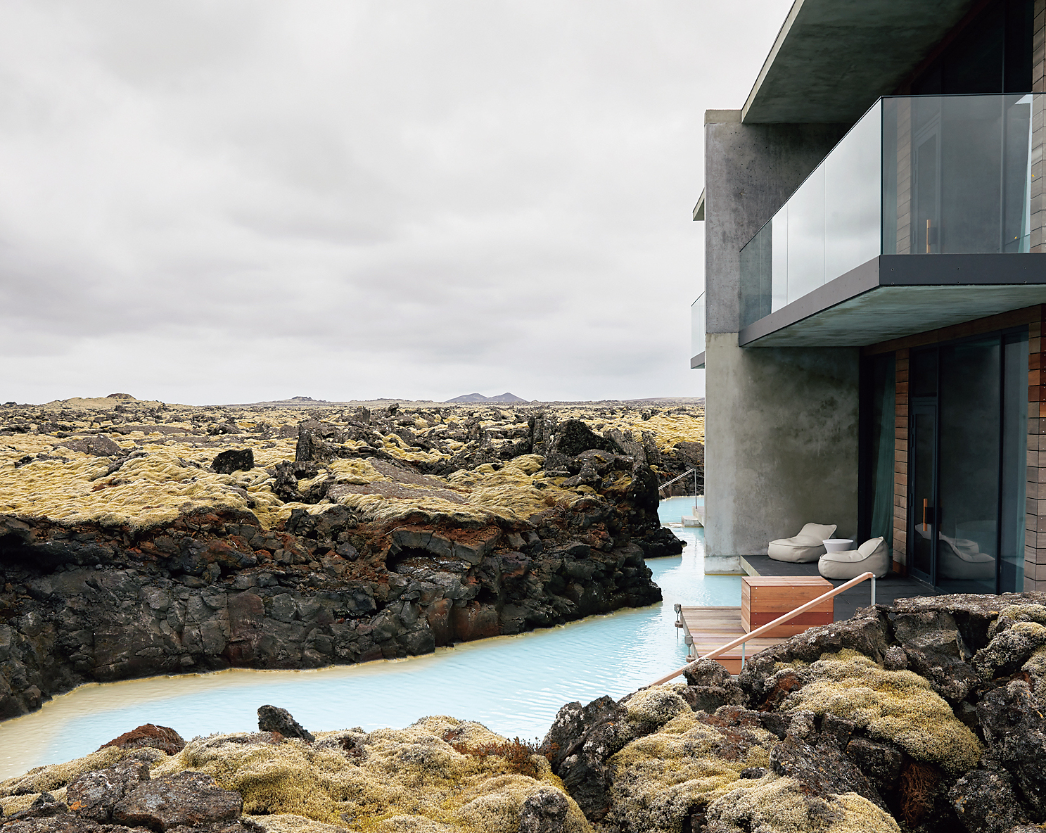 「The Retreat at Blue Lagoon Iceland」の前のラグーン